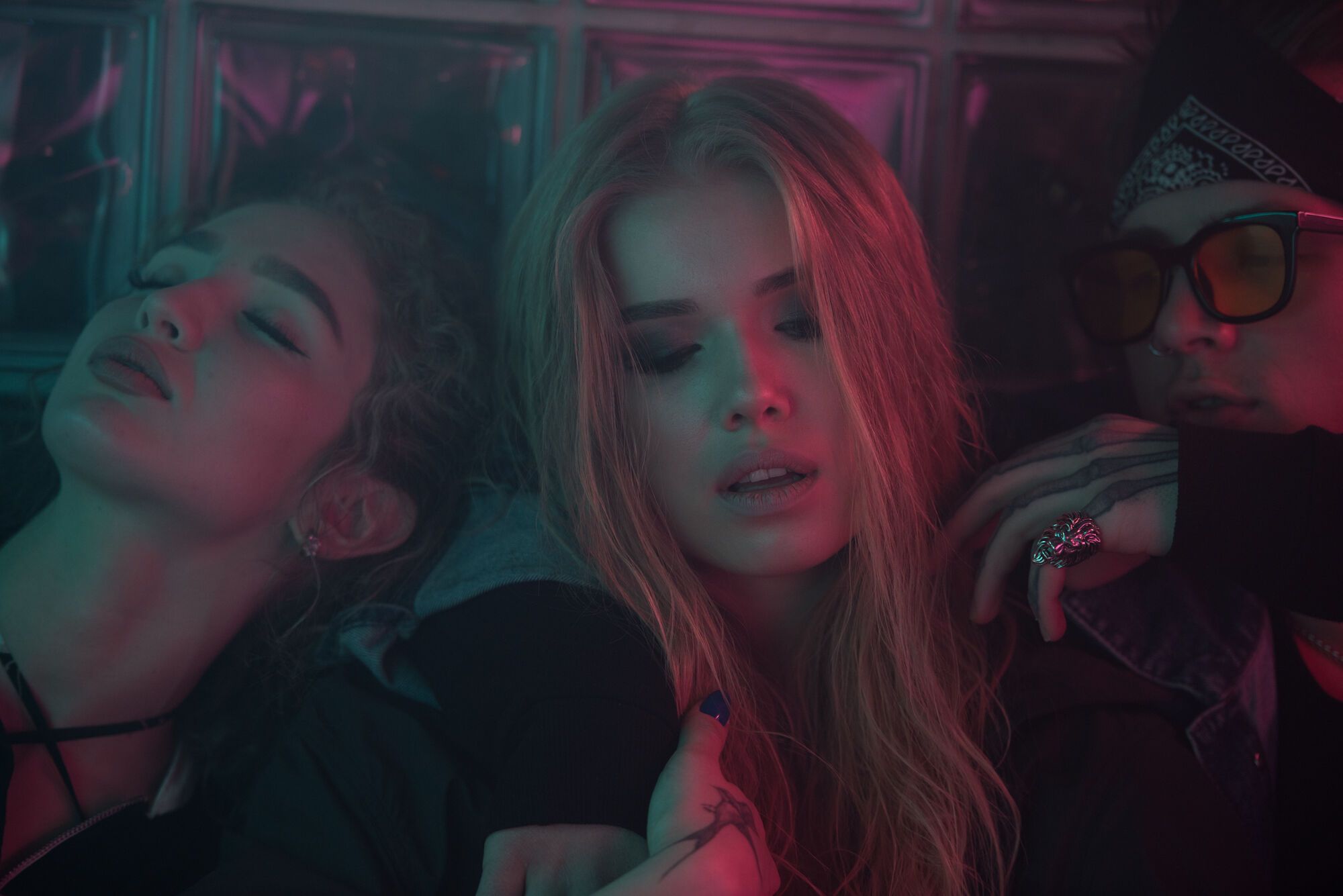 Певица LELA провела ночь с известным блогером Мартыненко