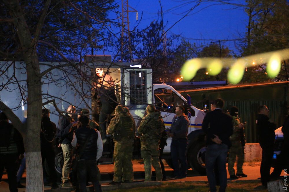 Кидали гранаты в балаклавах: в Одессе устроили перестрелку с ранеными