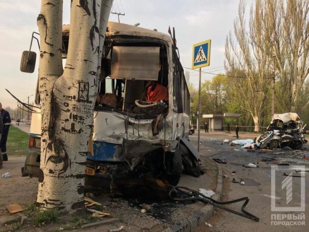 У Кривому Розі страшна ДТП з автобусом і маршруткою: вісім загиблих