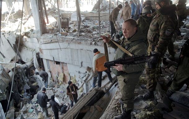 Искать под завалами в ДАП тела "киборгов" отправляли пленных украинцев