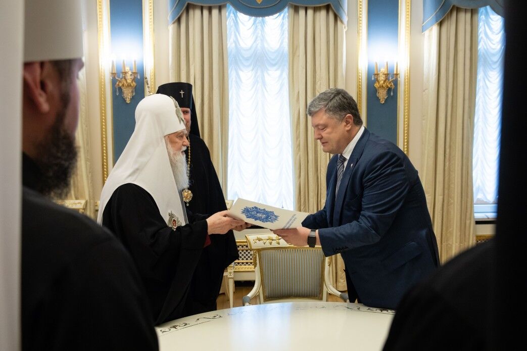 Єдина православна церква в Україні: Порошенко повідомив про зрушення