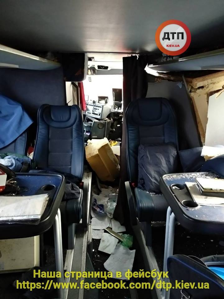 Автобус з українцями потрапив у ДТП в Польщі: всі подробиці