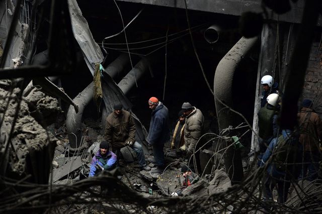Искать под завалами в ДАП тела "киборгов" отправляли пленных украинцев