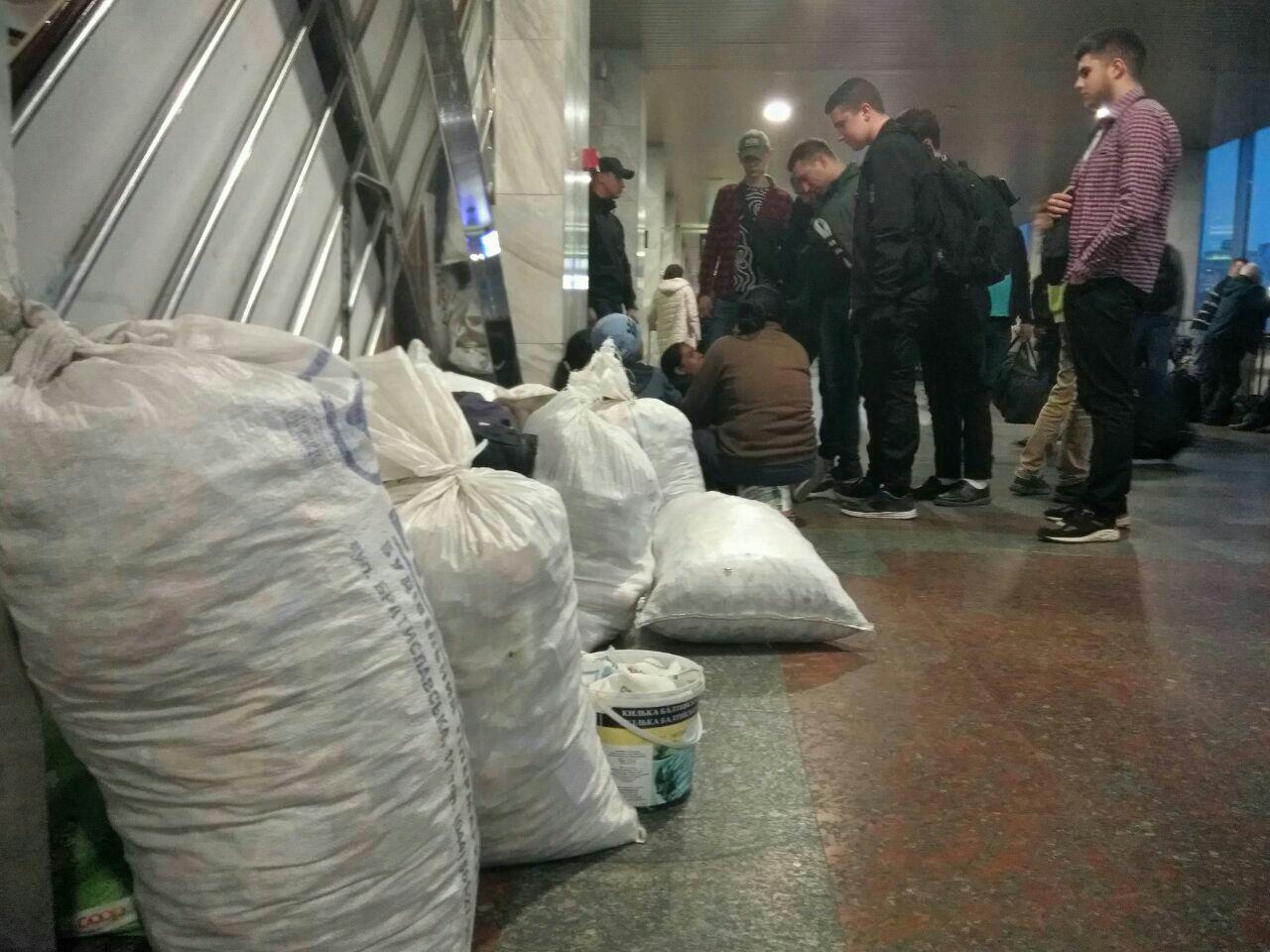 "Тероризували усе місто": у Києві розгорілася нова суперечка через ромів на вокзалі
