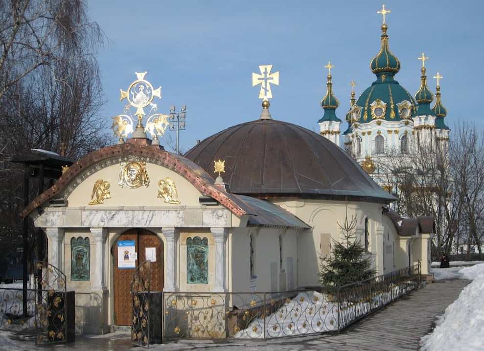 Церква УПЦ МП поблизу Десятинної церкви в Києві
