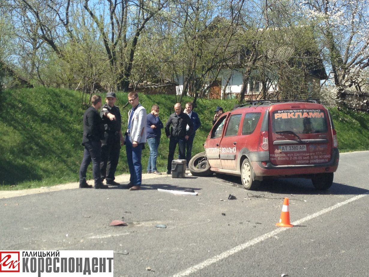 На Прикарпатті перекинувся автобус: постраждали 12 осіб, один - загинув