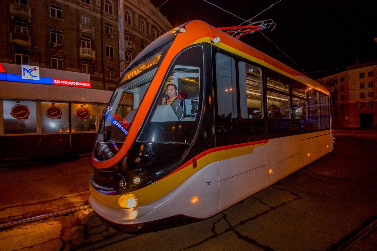 З кондиціонерами і Wi-Fi: у Дніпрі випробували новий трамвай