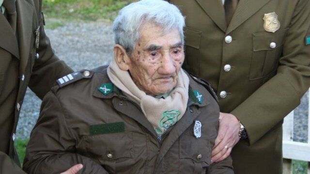 Помер найстаріший чоловік у світі: фото довгожителя