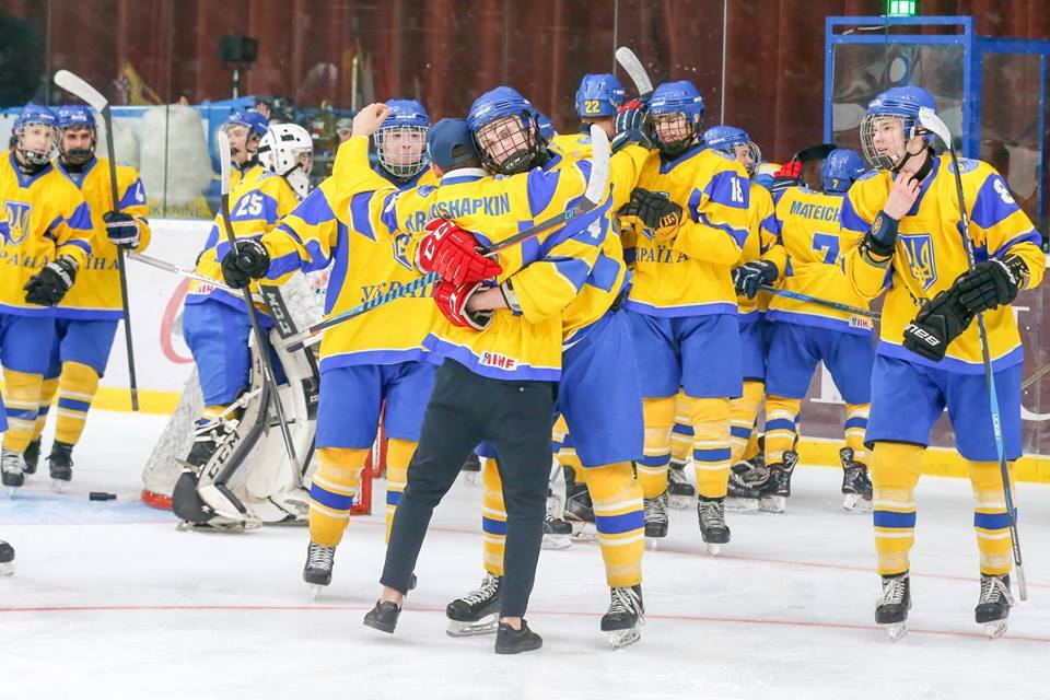 Украина выиграла чемпионат мира по хоккею U-18