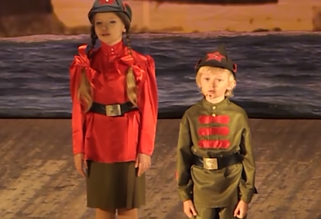 "Гитлерюгенд"? В Крыму детей свезли на сборы "Юнармии" России