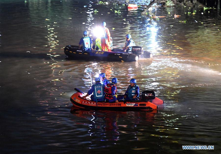  В Китае столкнулись "драконовые лодки": много жертв