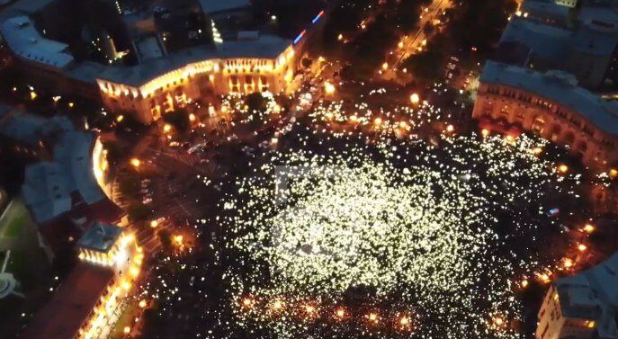 В Ереване на митинг вышли 160 тысяч человек: впечатляющие фото