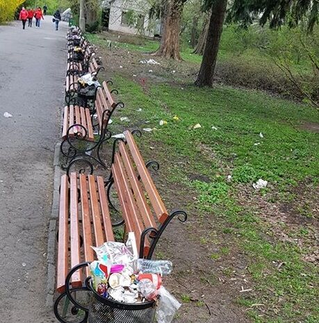 Ботанический сад в Киеве превратили в свалку