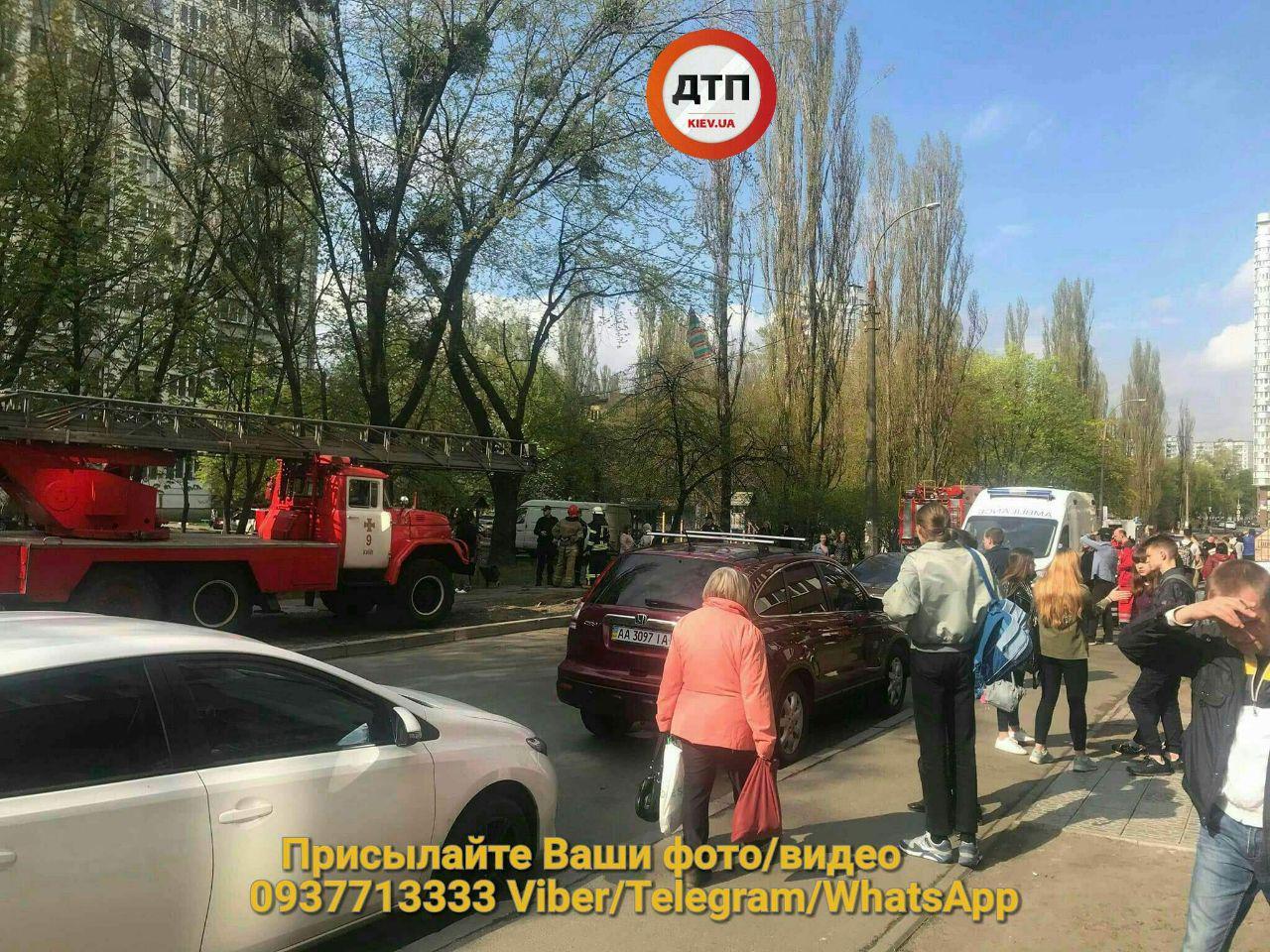 У Києві пенсіонерка погрожувала стрибнути з вікна: деталі