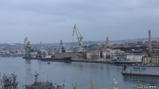 Севморзавод в Севастопольській бухті