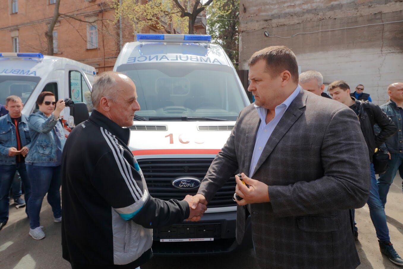 Філатов: автопарк швидкої допомоги у Дніпрі поповнили ще 10 сучасних машин