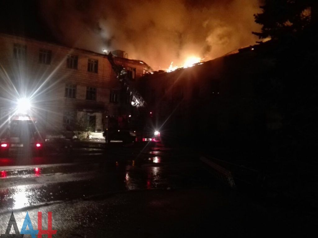 У Донецьку спалахнула пожежа на шахті