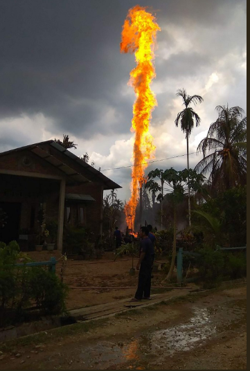 В Индонезии вспыхнула нефтяная скважина: масштабные жертвы