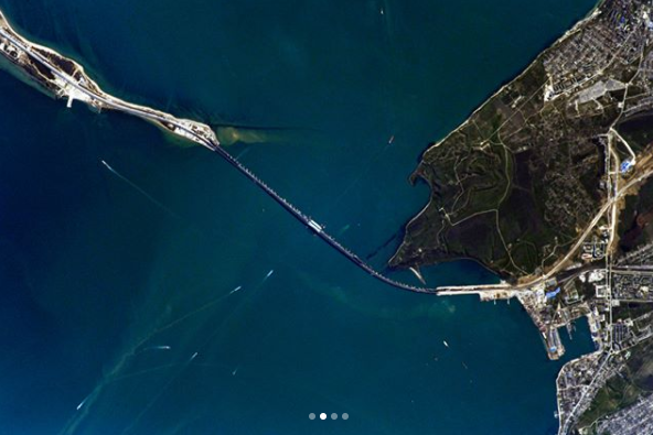 Кримський міст показали з космосу: з'явилися фото