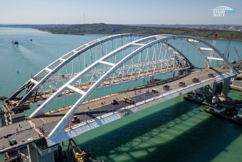 Строительство Крымского моста: оккупанты похвастались прогрессом