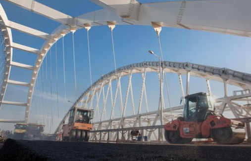 Строительство Крымского моста: оккупанты похвастались прогрессом