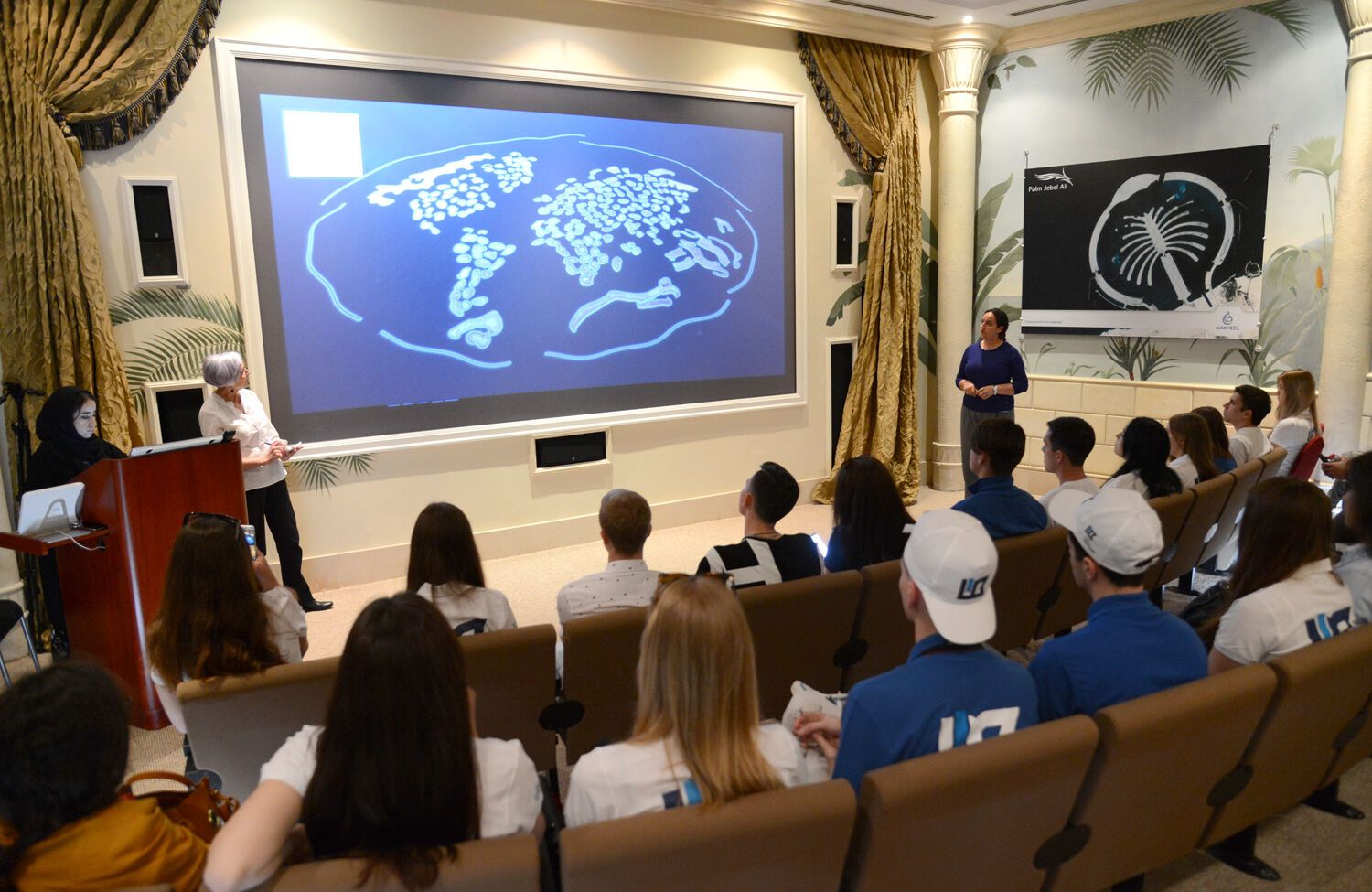 "Мама, я в Дубае!" Лучшие студенты Украины посетили город будущего
