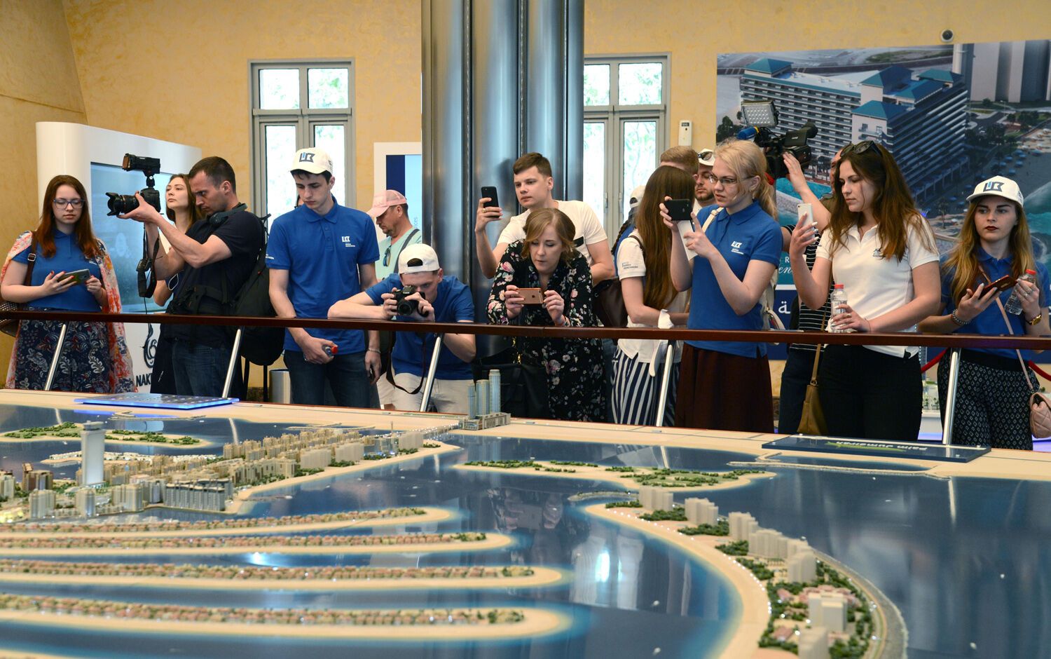 "Мама, я в Дубае!" Лучшие студенты Украины посетили город будущего