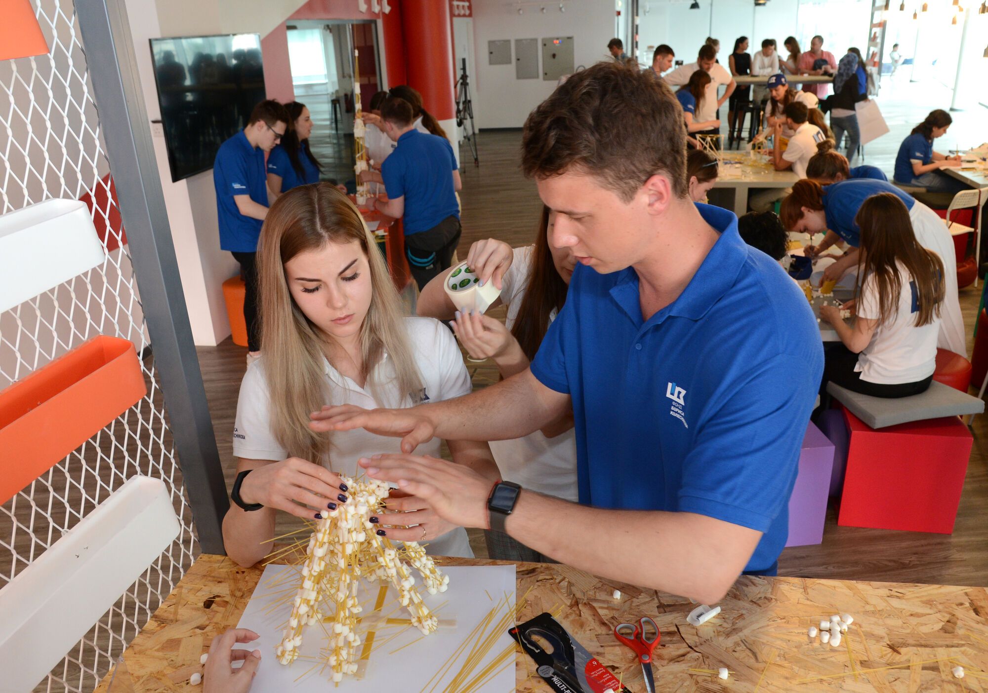 "Мама, я в Дубае!" Лучшие студенты Украины посетили город будущего