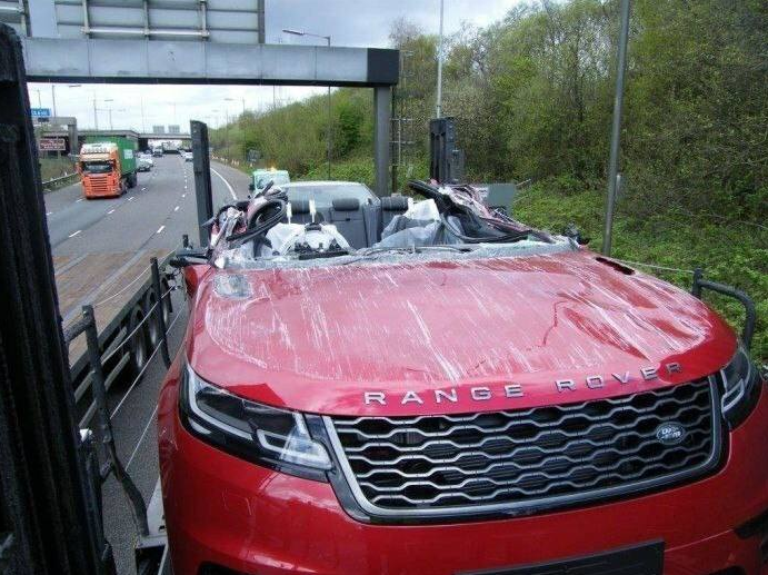 Пошкоджений Range Rover