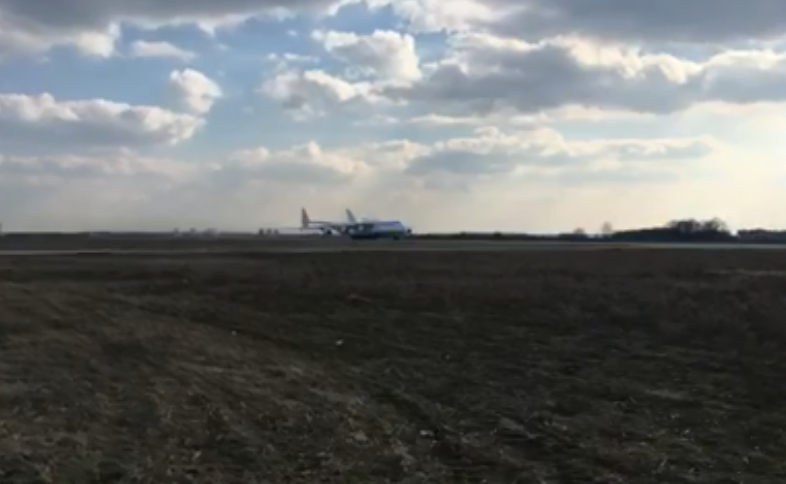 Под Киевом запустили самый большой самолет в мире: зрелищное видео