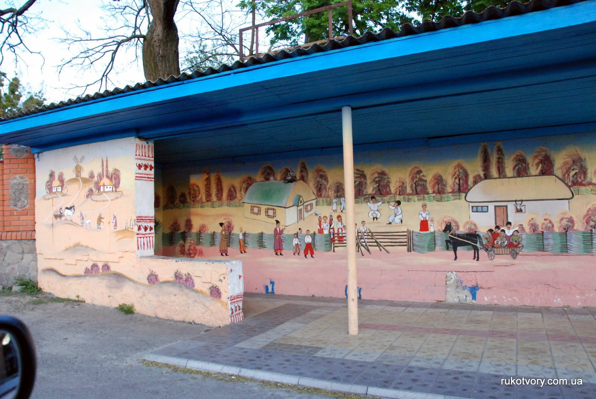 У селі на Київщині знайшли дивовижні зупинки: фотофакт