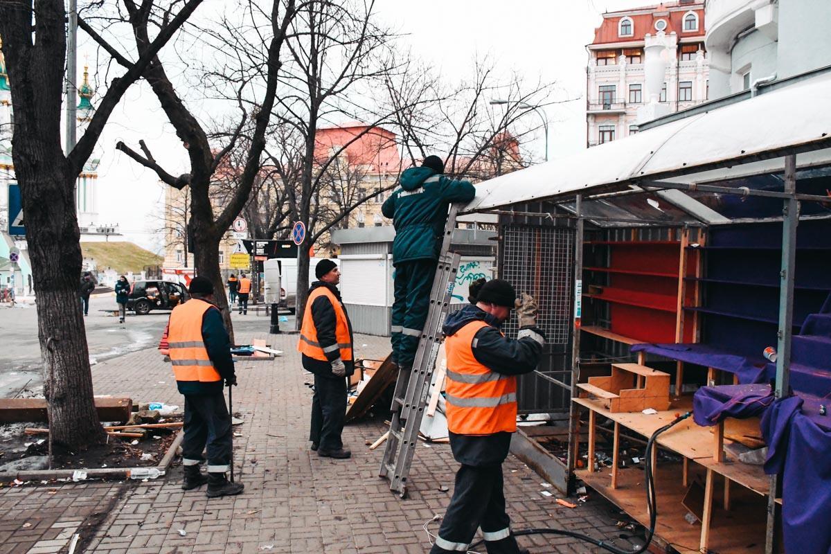 Расчистили клоаку: на Андреевском спуске в Киеве разогнали всех торгашей 