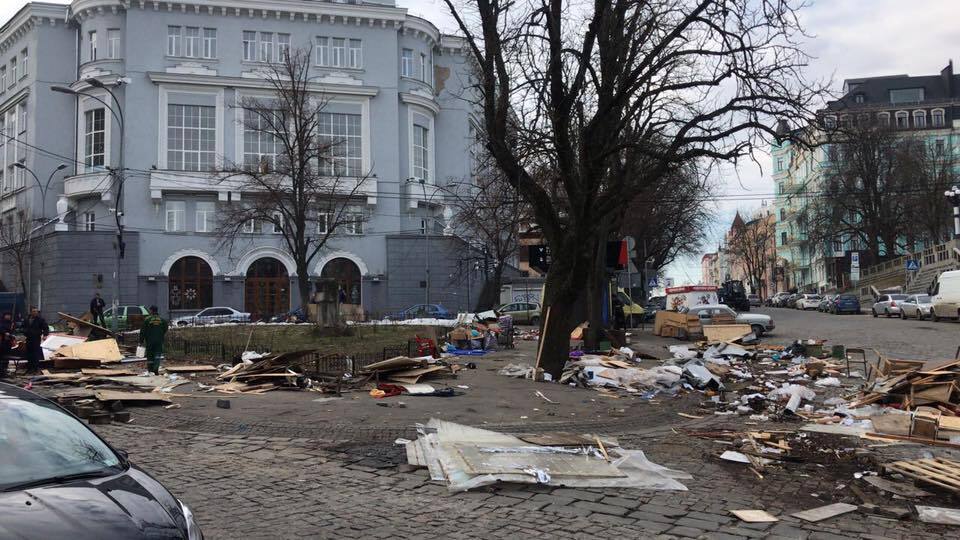 Расчистили клоаку: на Андреевском спуске в Киеве разогнали всех торгашей 