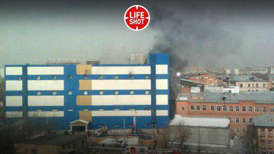 В России вспыхнул новый серьезный пожар в ТРЦ: есть жертвы