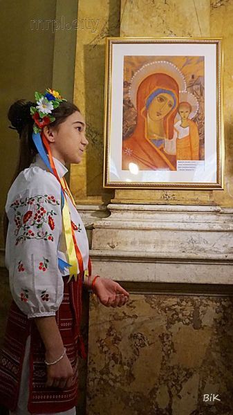 Во Львове выставили картины одаренных детей Мариуполя 