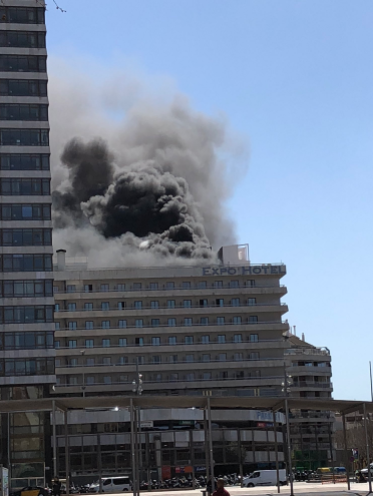 У Барселоні спалахнула потужна пожежа в готелі: з'явилося відео