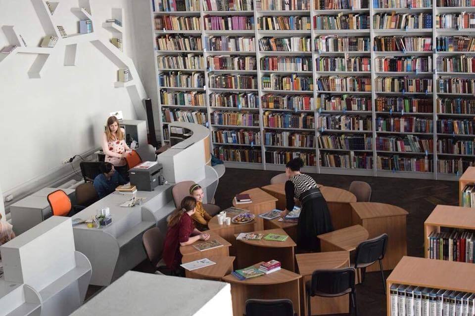 В Киеве детскую библиотеку превратили в современный хаб 