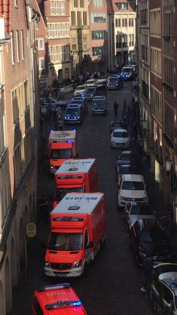 У Німеччині вантажівка в'їхала в натовп: багато жертв і поранених