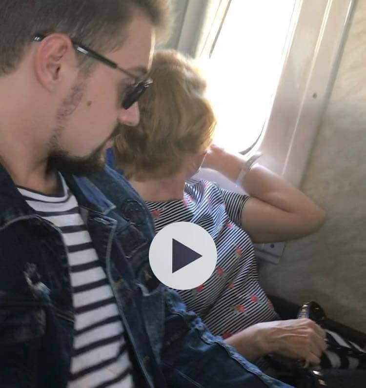 "Тетя сатанеет": украинская преподавательница попала в скандал в поезде