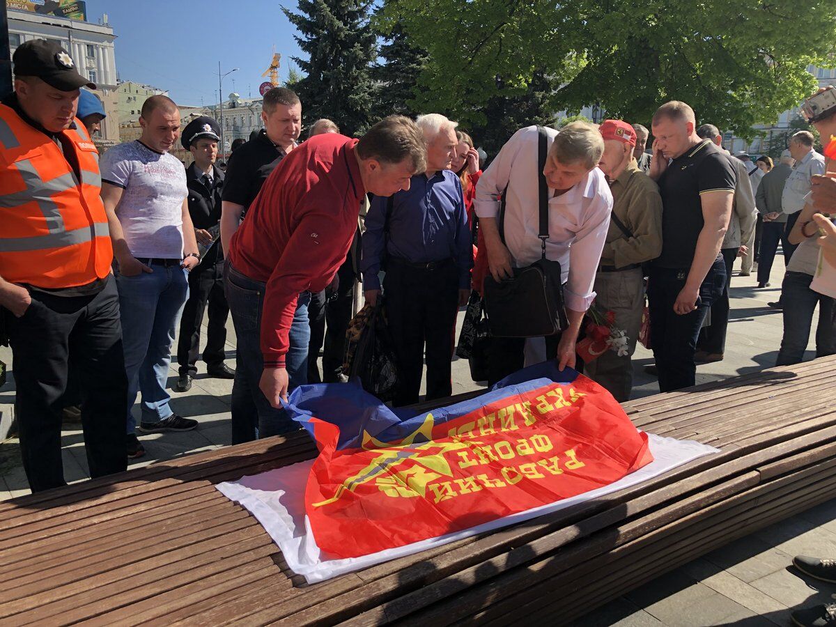 На митинг в Харькове вышли сторонники "ХНР"