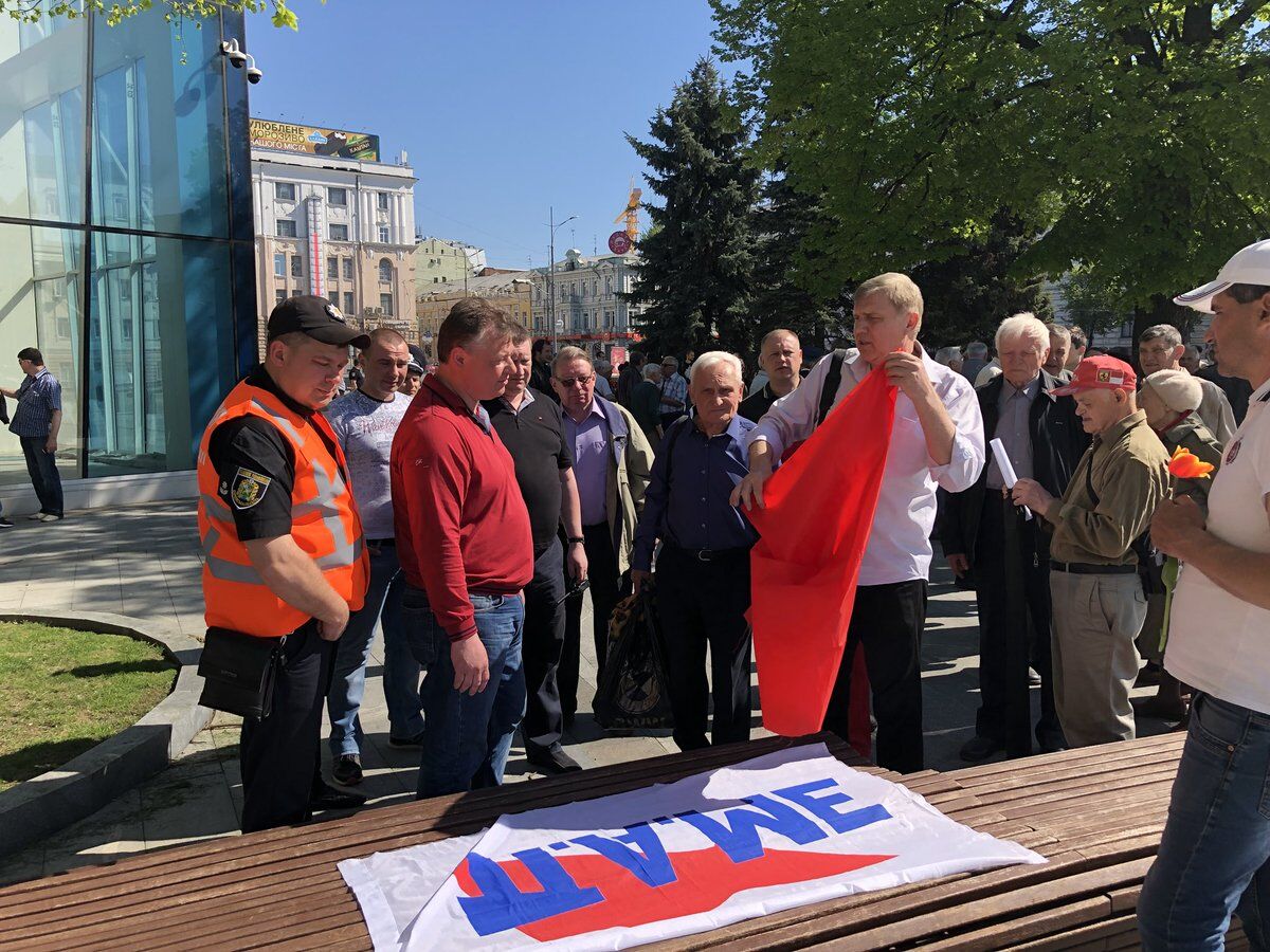 На митинг в Харькове вышли сторонники "ХНР"