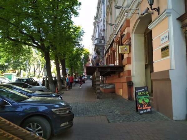 В Києві знесли терасу відомого ресторану
