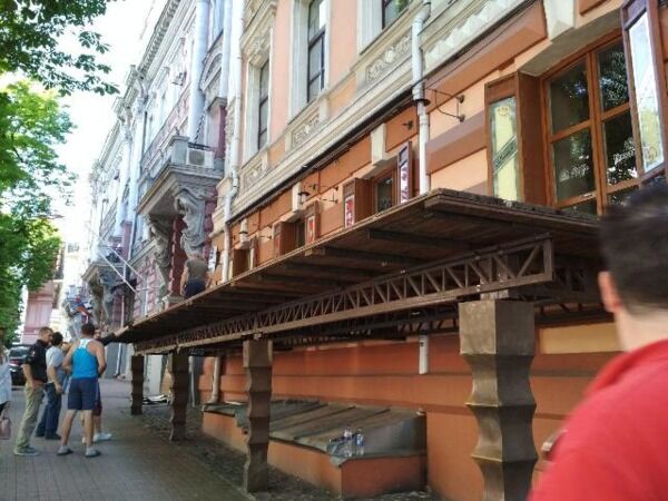 В Києві знесли терасу відомого ресторану