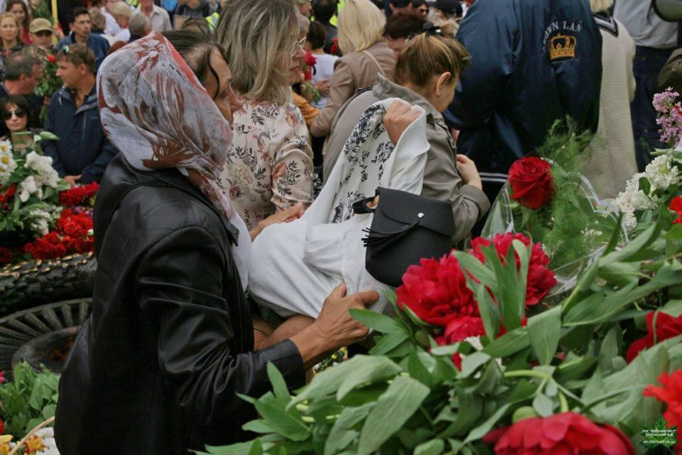 В Одесі влаштували стриптиз біля пам'ятника Невідомому матросу