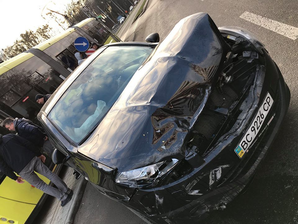 У Львові дівчинка на Porsche влаштувала ДТП: покарання здивувало