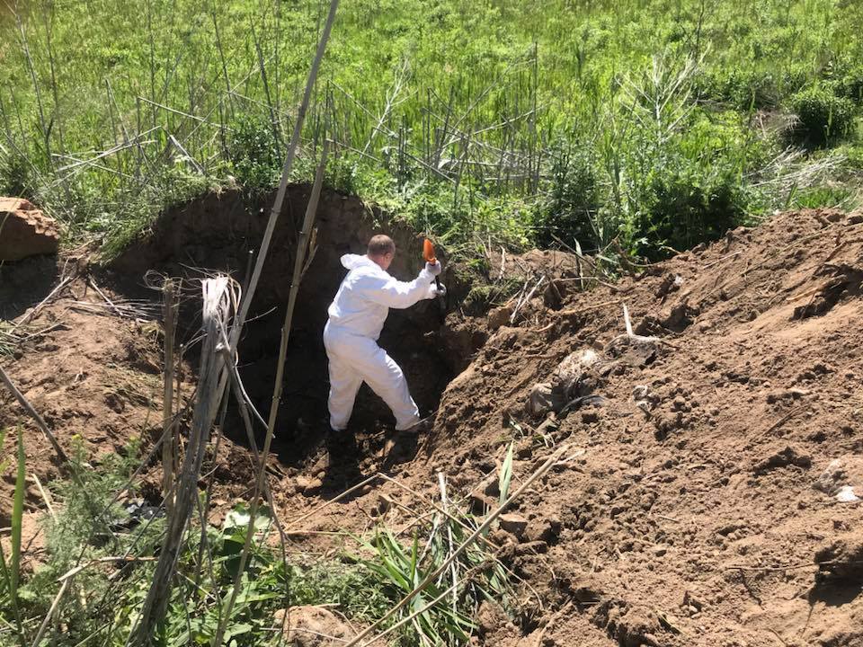 "Руки трясутся": под Днепром раскопали вещи погибших в Иловайском котле АТОшников