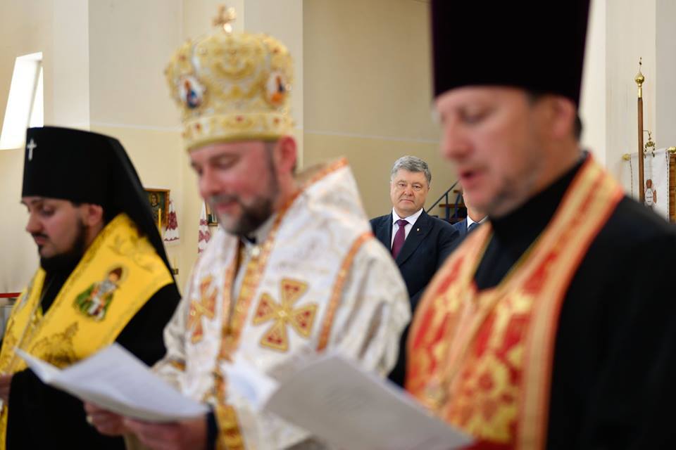Порошенко принял участие в историческом молебне