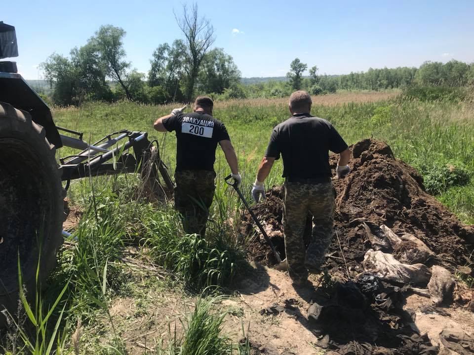 "Руки трясуться": під Дніпром розкопали речі загиблих в Іловайському котлі АТОшників