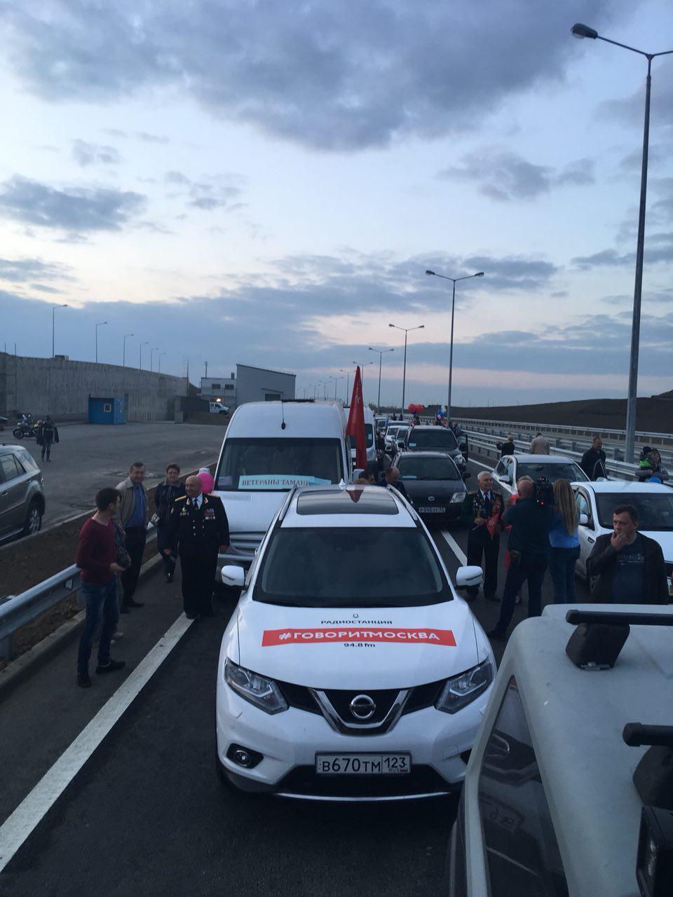 Окупанти запустили рух на Кримському мосту: як це було