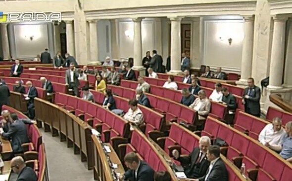 Невидимі обранці: на засіданні Ради недорахувалися понад 200 депутатів
